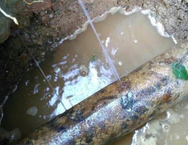 叶县楼顶渗水维修公司分享下地暖漏水的原因及检测方法。